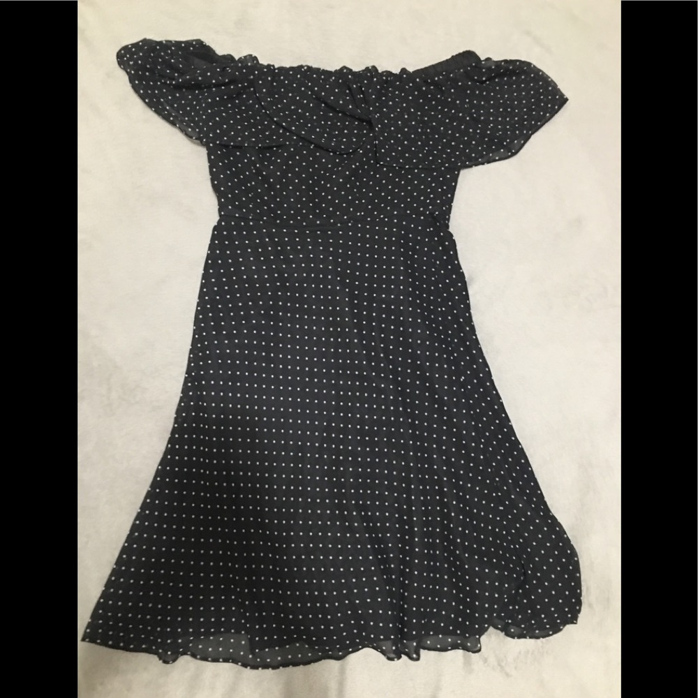 Whit house black market dress 👗!!